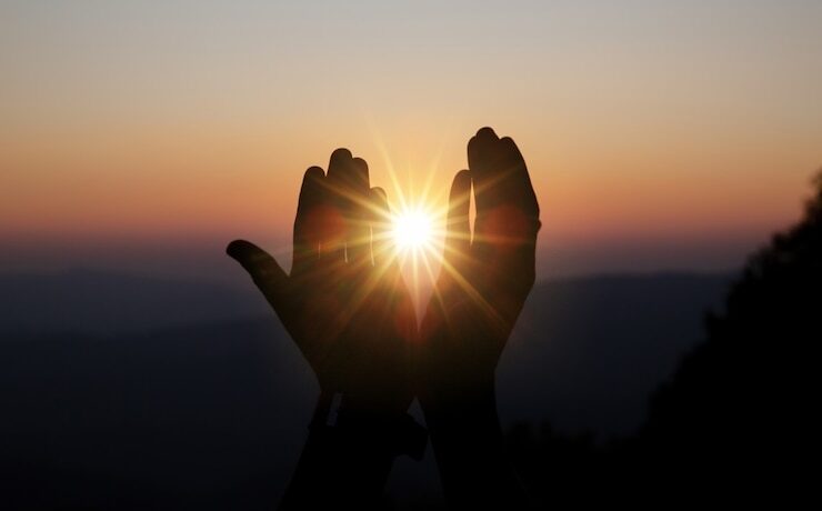 spiritual-prayer-hands-sun-shine